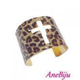 Bracelete Crucifixo Tigrado